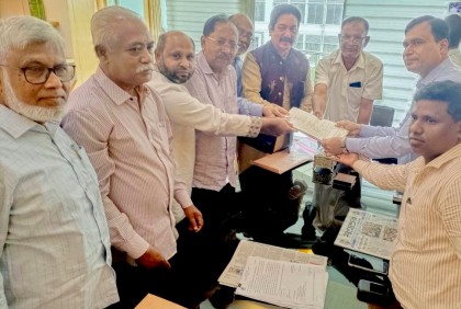 ঢাকা-১৭ উপনির্বাচন : মনোনয়নপত্র জমা দিলেন রওশন এরশাদের প্রার্থী কাজী মামুন