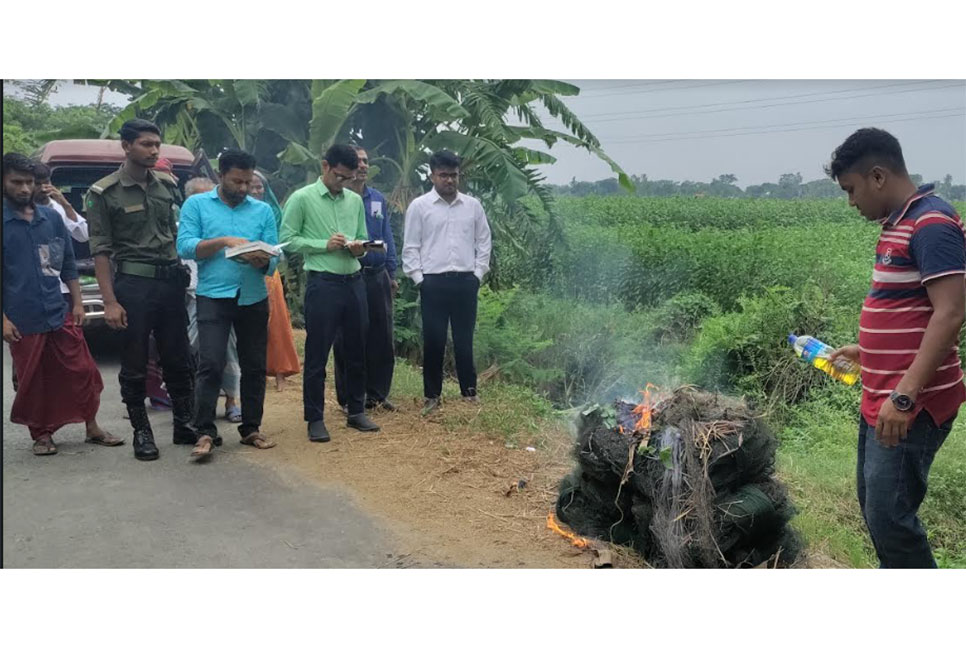 
ফরিদপুরে অবৈধ ড্রেজার মেশিন জব্দ