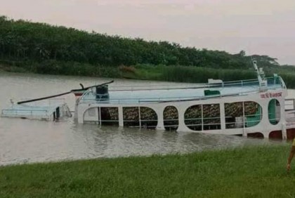 বরিশালে ঝড়ে গাছ চাপা পড়ে বৃদ্ধ নিহত, মেঘনা নদীতে জেলে নিখোঁজ