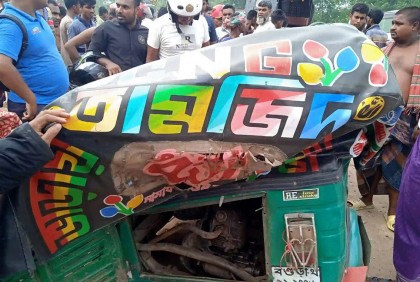 বগুড়ায় ট্রাকচাপায় শিশুসহ নিহত ৩

