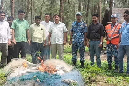 টেকনাফে নিষিদ্ধ জাল জব্দ, পুড়িয়ে ধ্বংস