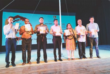 গোপালগঞ্জে লিটল ম্যাগাজিনের মোড়ক উন্মোচন