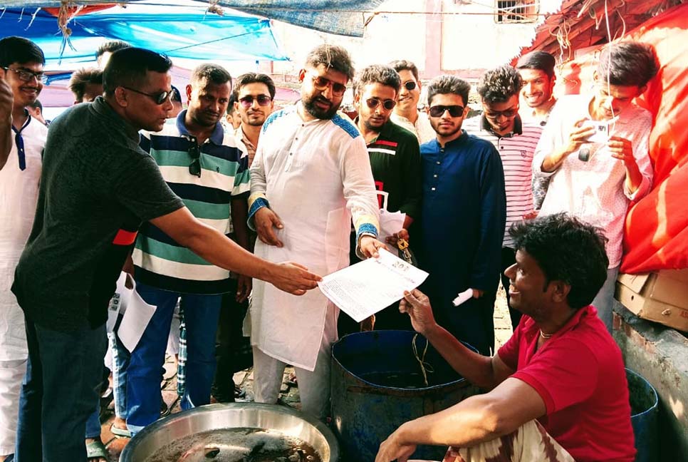 জয়পুরহাটে ছাত্রদলের লিফলেট বিতরণ