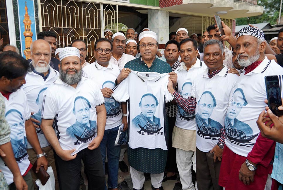 মেয়র প্রার্থী লিটনের প্রচারণায় সাবেক ফুটবলাররা