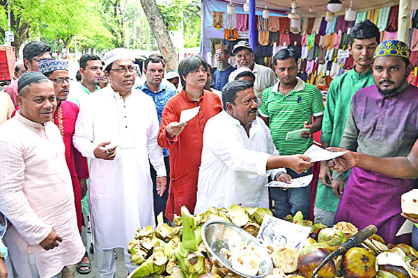 মাঠে নৌকা, অন্যদের ডেকে নামাতে হয় প্রচারে