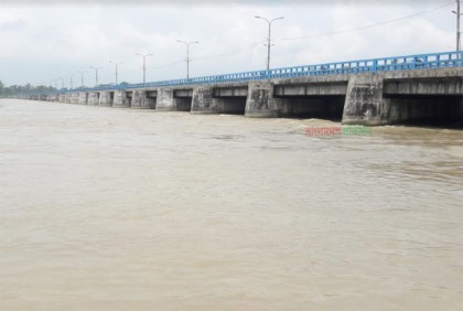 পানি নিয়ন্ত্রণে খুলে দেওয়া হলো তিস্তার ব্যারেজের ৪৪ গেট