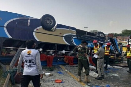 পাকিস্তানে বাস দুর্ঘটনায় নিহত ১০, আহত ২৫