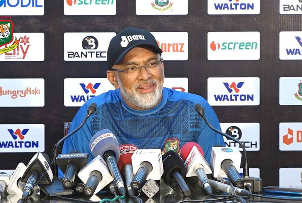 আফগানদের বিপক্ষে টেস্ট শুধুই জয় নয়, বিশেষ কিছু : হাথুরুসিংহে


