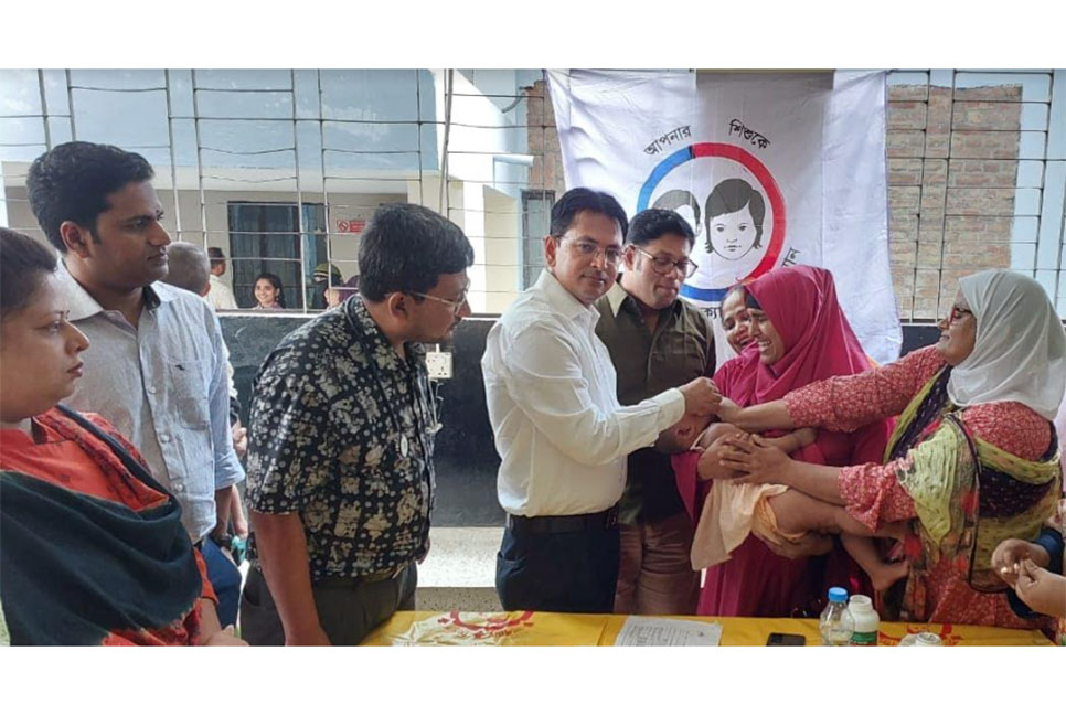 ভালুকায় শিশুদের খাওয়ানো হলো ভিটামিন এ প্লাস ক্যাপসুল