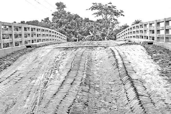 বেহাল ৫ কিলোমিটারে দুর্ভোগ