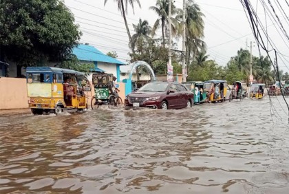 অল্প বৃষ্টিতেই হবিগঞ্জ শহরে জলাবদ্ধতা