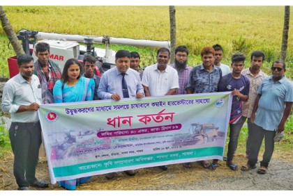 পাবনায় কম্বাইন হার্ভেস্টারের মাধ্যমে ধান কর্তন কার্যক্রম শুরু