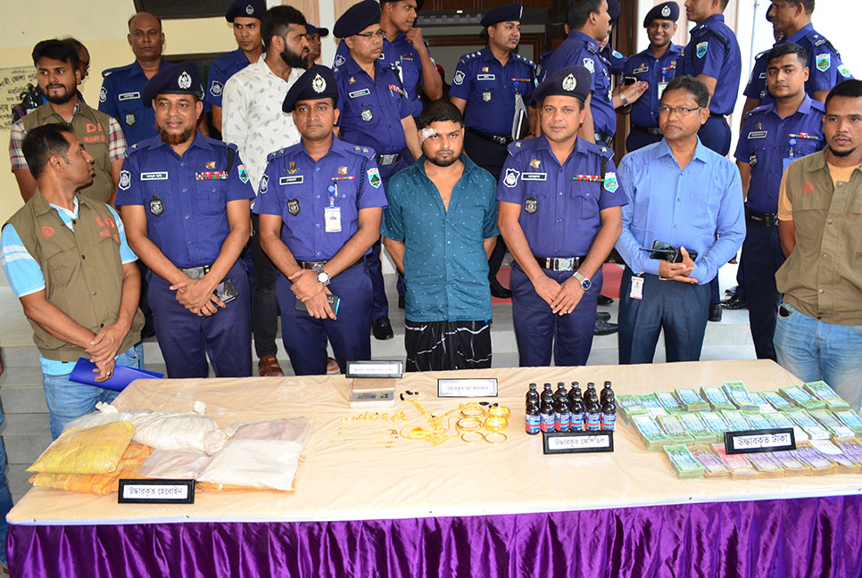 শয়ন কক্ষে ব্যাংকের মতো ভল্টে সাড়ে ৭ কোটি টাকার হেরোইন!