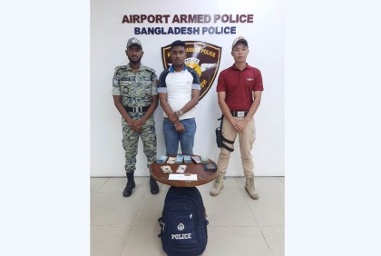 শাহজালালে পুলিশ পরিচয়ে ডলার প্রতারণা, প্রতারক আটক