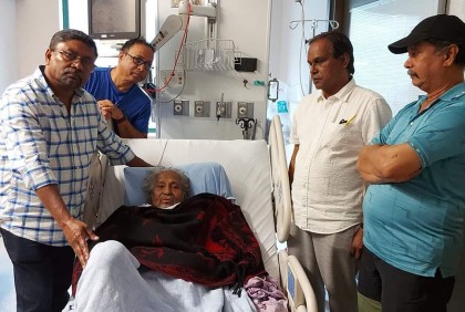 কবি আসাদ চৌধুরী হাসপাতালে 

