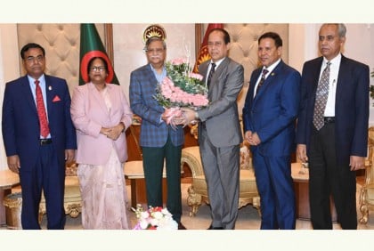 রাষ্ট্রপতির সঙ্গে ইসির সৌজন্য সাক্ষাৎ