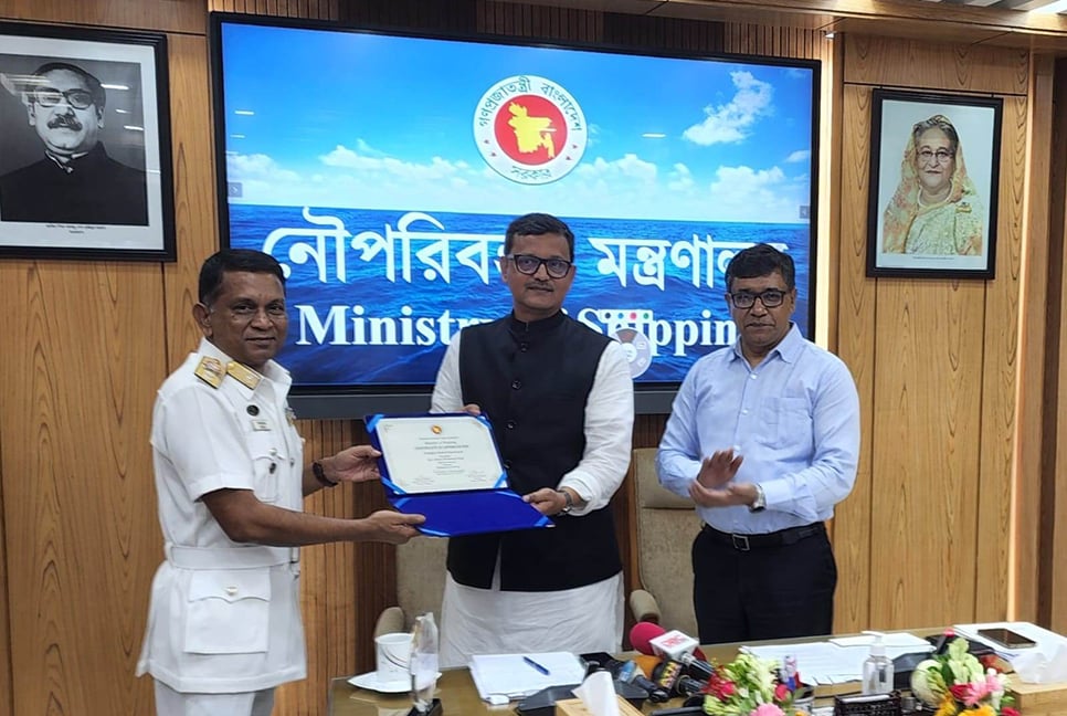 শুদ্ধাচার পুরস্কারে ভূষিত হলেন চট্টগ্রাম বন্দর কর্তৃপক্ষের চেয়ারম্যান রিয়ার এডমিরাল এম সোহায়েল

