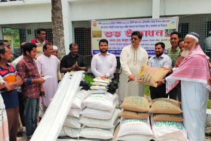 কুমারখালীতে ১৬২০ কৃষকের মাঝে বিনামূল্যে সার বিতরণ  