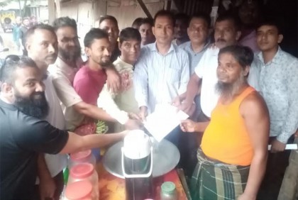 
বরিশালে তারুণ্যের সমাবেশ সফল
করতে উজিরপুরে যুবদলের লিফলেট বিতরণ