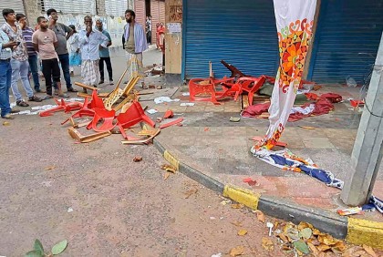 রাজশাহীতে ভোটকেন্দ্রের বাইরে হামলা, নির্বাচনী ক্যাম্প ভাঙচুর