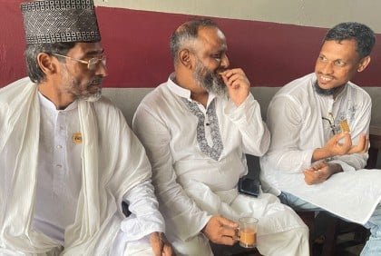 ভোটের দিন একসঙ্গ চায়ের আড্ডায় তিন প্রতিদ্বন্দ্বী প্রার্থী!