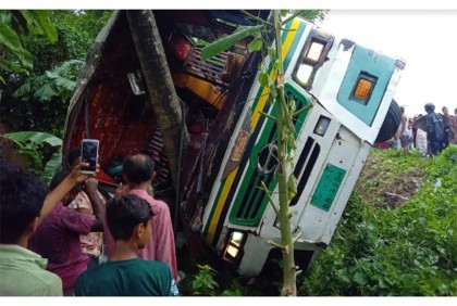 ফুলপুরে সড়ক দুর্ঘটনায় আহত ২০ 
