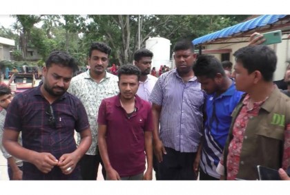 ঝিনাইদহ সদর হাসপাতাল থেকে ৯ দালাল আটক
