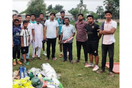 চরভদ্রাসনে খেলোয়াড়দের মাঝে ক্রীড়া সামগ্রী বিতরণ