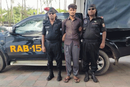 টেকনাফে ১০ হাজার পিস ইয়াবাসহ যুবক আটক