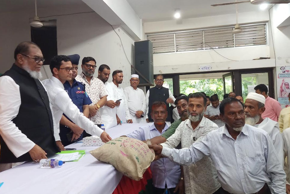 কালিয়াকৈরে বিনামূল্যে বীজ বিতরণ