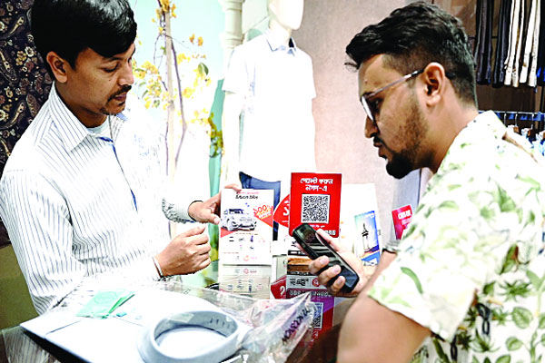 ডিজিটাল লেনদেনকে সবার করেছে নগদ