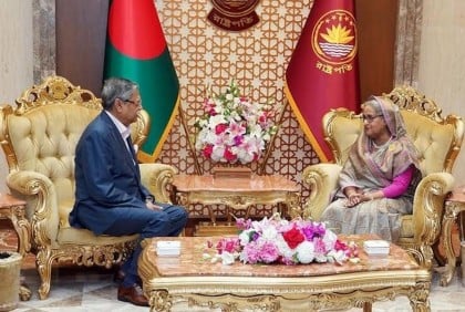 বঙ্গভবনে রাষ্ট্রপতির সঙ্গে প্রধানমন্ত্রীর সাক্ষাৎ

