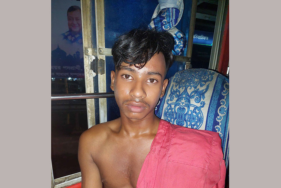 বাস থেকে লাথি দিয়ে ফেলে হত্যা, আটক ১