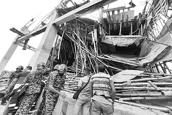 নির্মাণাধীন ভবন ধসে ১০ শ্রমিক আহত
