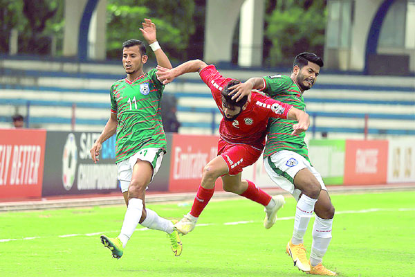 রক্ষণের ভুলে জামালদের হার