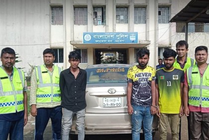 নেত্রকোনার কলমাকান্দায় ভারতীয় মদসহ তিনজন আটক
