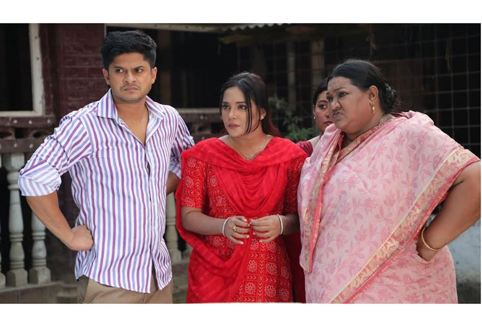 ট্রেনে ঘুমিয়ে পড়ার গল্প ‘হায়রে প্রেম’