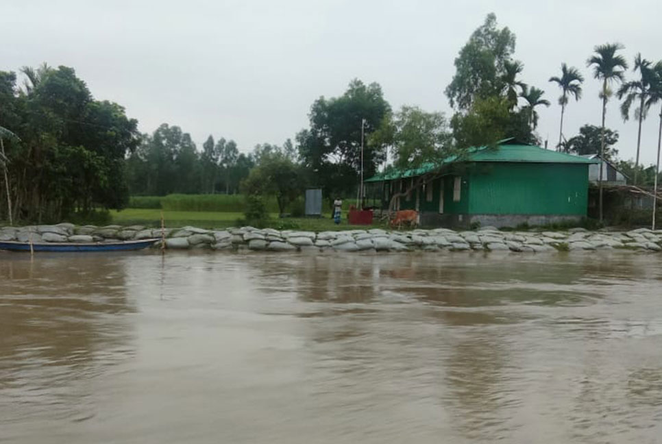 কুড়িগ্রামে নদ-নদীর পা‌নি কমছে, দেখা দিয়েছে ভাঙন