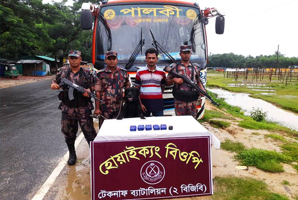 টেকনাফে ইয়াবাসহ বাস জব্দ, আটক ১