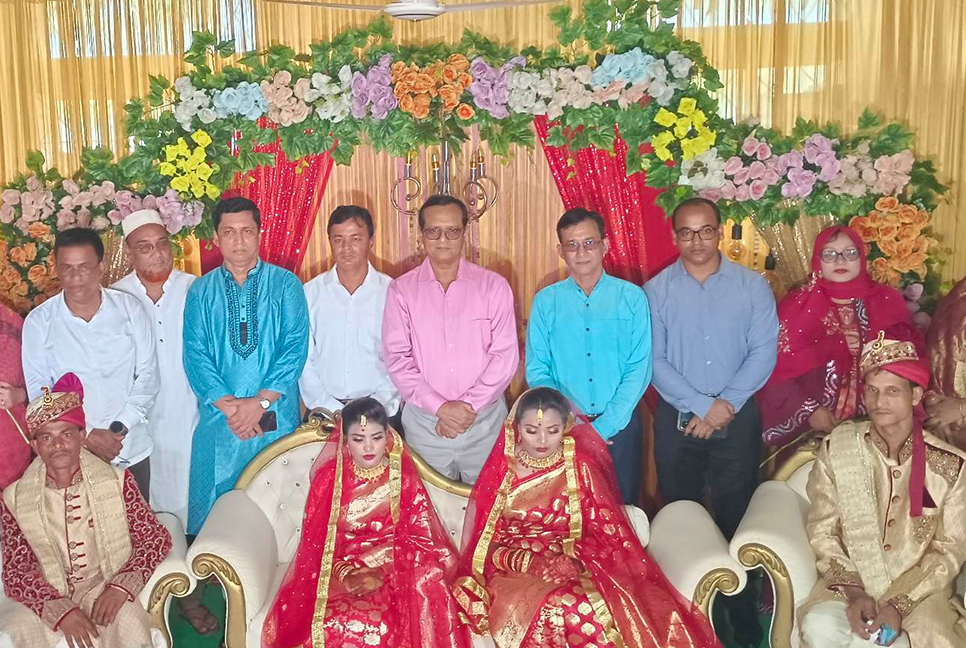 বরিশালে দুই অনাথ তরুণীর বিয়ে, তিনশ’ অতিথি আপ্যায়ন
