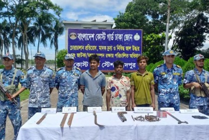 চাঁদপুরে অস্ত্রসহ তিন ডাকাত সদস্য আটক