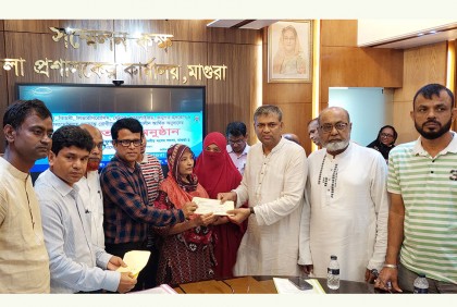 মাগুরায় জটিল রোগে আক্রান্ত রোগীদের মাঝে চেক বিতরণ