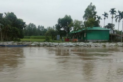 কুড়িগ্রামে নদ-নদীর পা‌নি কমছে, দেখা দিয়েছে ভাঙন