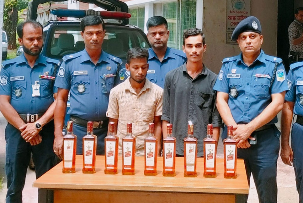 ফুলপুরে ১০ বোতল ভারতীয় মদসহ আটক ২