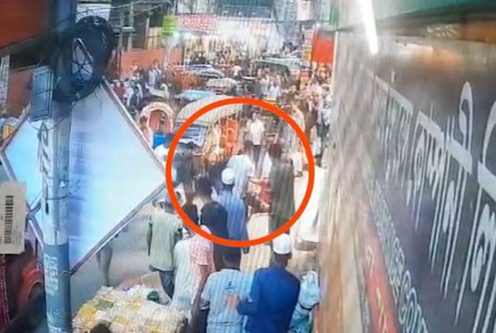 কুমিল্লায় জনবহুল এলাকায় যুবককে কুপিয়ে হত্যা