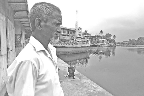 বন্ধের পথে শতবর্ষী নৌরুট