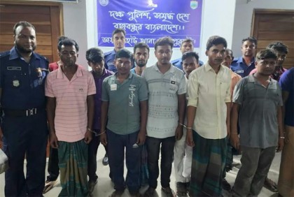 জয়পুরহাটে জুয়া খেলার সময় আটক ১২ 