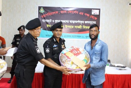 খুলনায় জলদস্যুরা পেলো
র‌্যাবের ঈদ উপহার 