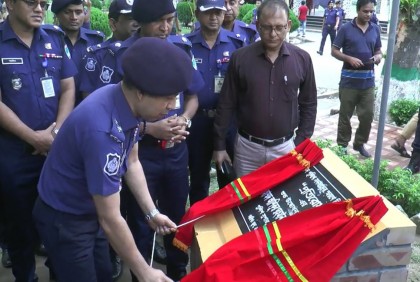 ঝিনাইদহে শহীদ পুলিশ সদস্যদের স্মরণে ভাস্কর্য নির্মাণ