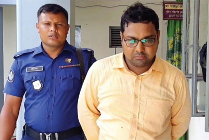 ছাত্রীকে শ্লীলতাহানির অভিযোগে শিক্ষক গ্রেফতার